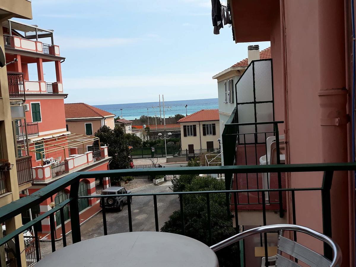 Hotel Geppi Pietra Ligure Exteriör bild