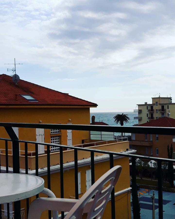 Hotel Geppi Pietra Ligure Exteriör bild