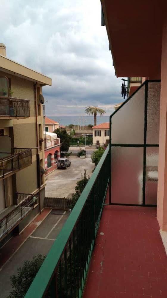 Hotel Geppi Pietra Ligure Exteriör bild