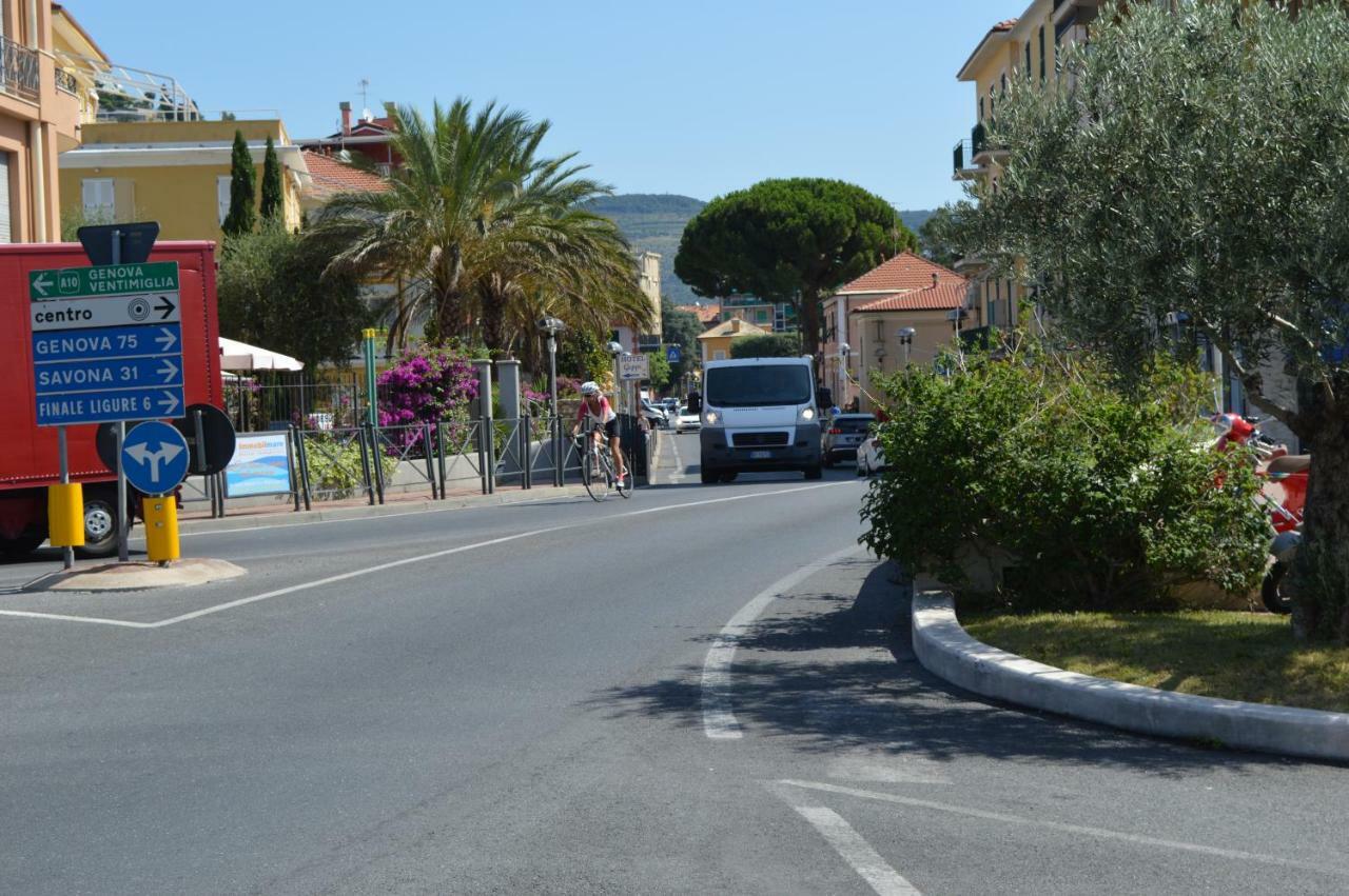 Hotel Geppi Pietra Ligure Exteriör bild